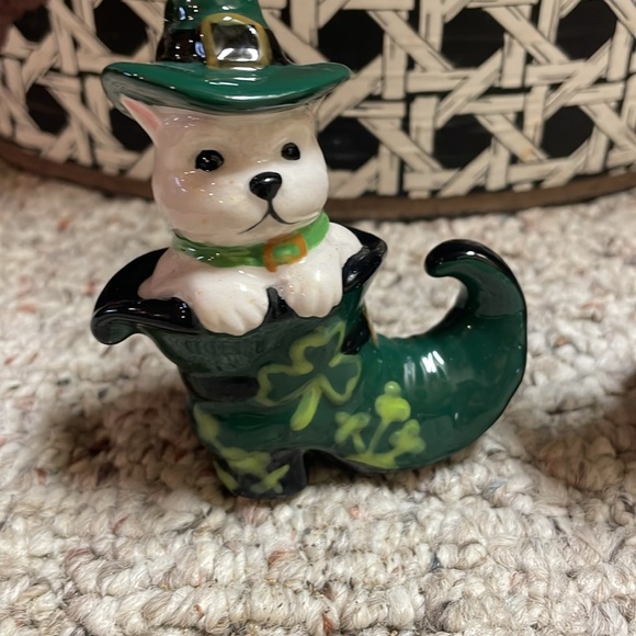 Blue Sky Clayworks Ceramic ST PATRICKS BOOT & DOGS SALT & PEPPER SET - Picture 2 of 3